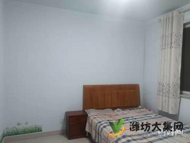 此房為結(jié)婚準(zhǔn)備，舒適三室，精裝修，現(xiàn)因換大房，找有
