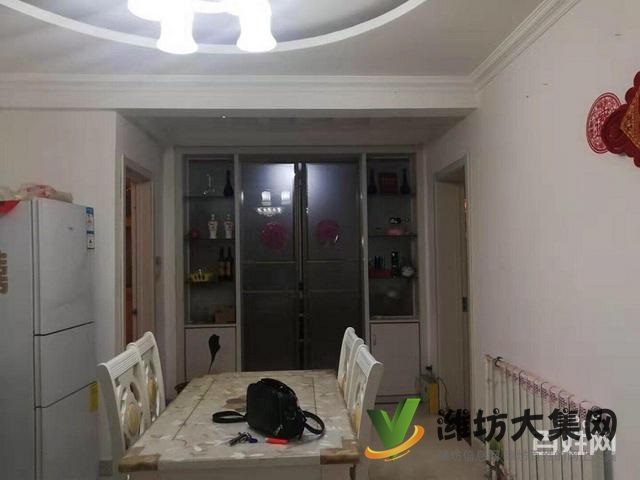 此房為結(jié)婚準(zhǔn)備，舒適三室，精裝修，現(xiàn)因換大房，找有