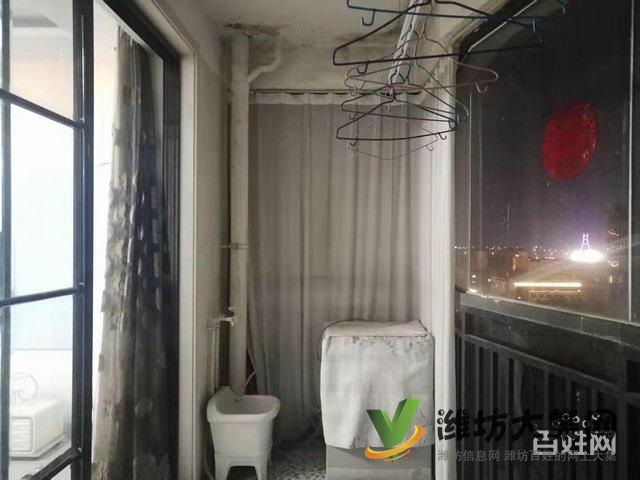 此房為結(jié)婚準(zhǔn)備，舒適三室，精裝修，現(xiàn)因換大房，找有
